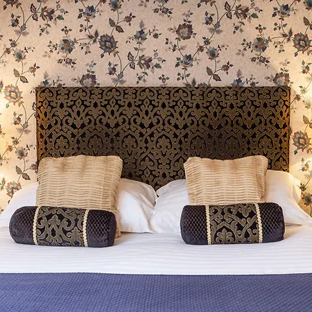 伊斯怀克庄园酒店 *